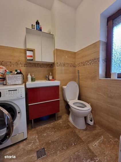 Casă cu 4 camere în 1 Decembrie