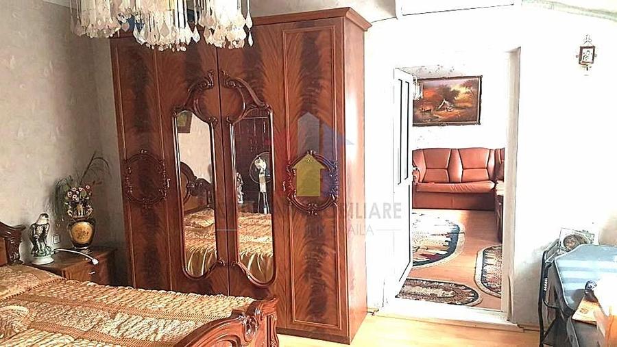 Casă cu 5 camere cu Teren 250 Mp în Chercea