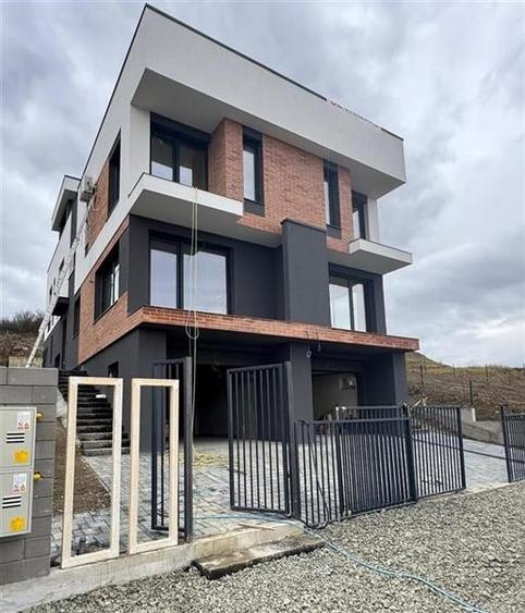 Duplex cu 5 camere cu Canalizare în Iris
