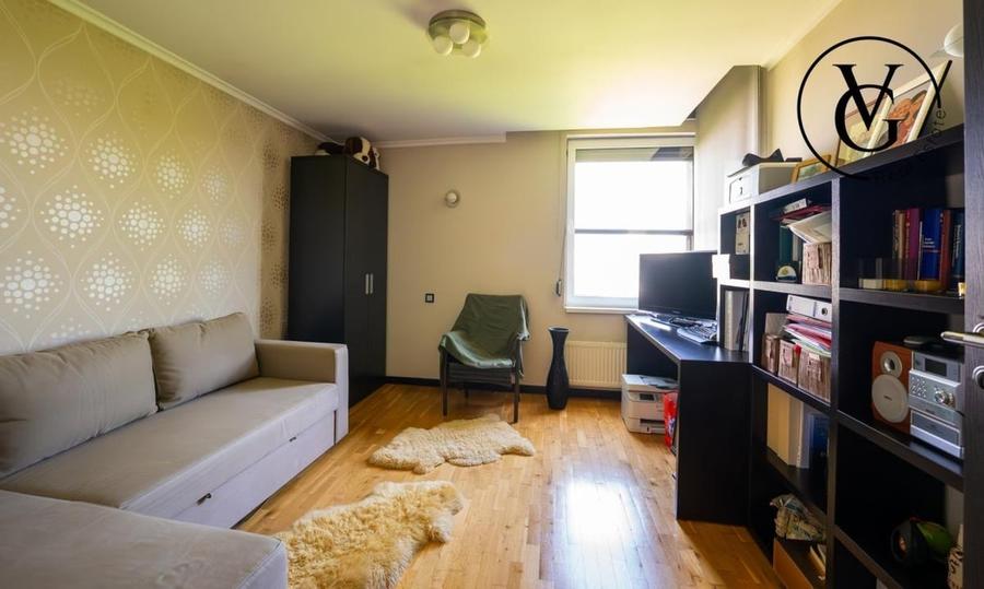 Casă cu 5 camere cu Teren 600 Mp în Central