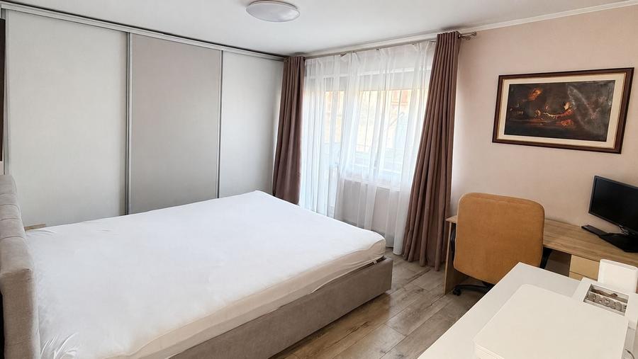 Apartament cu 3 camere semidecomandat, mobilat în Florești