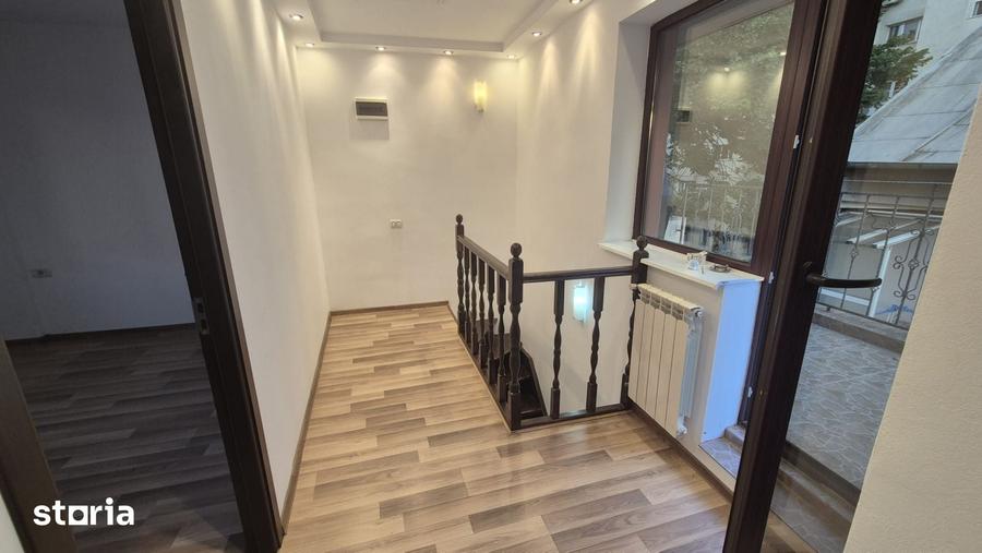 Apartament cu 5 camere decomandat în Grivița