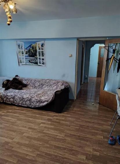 Apartament cu 3 camere semidecomandat, mobilat în Olteniței
