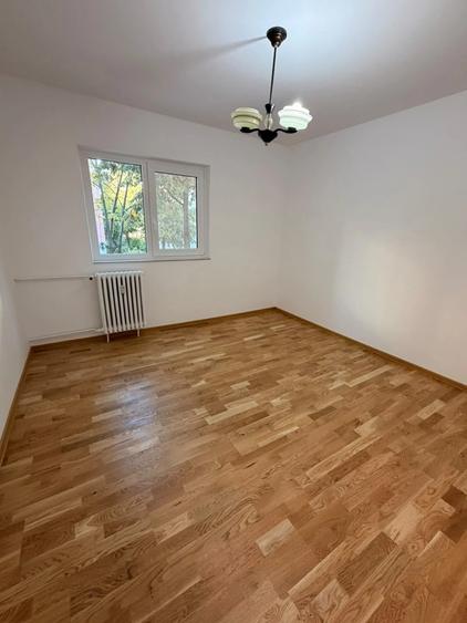Apartament cu 2 camere decomandat în Nicolina