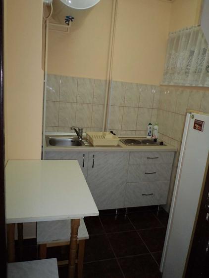 Garsonieră decomandată în Central