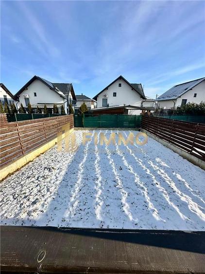Duplex cu 3 camere cu Canalizare în Est