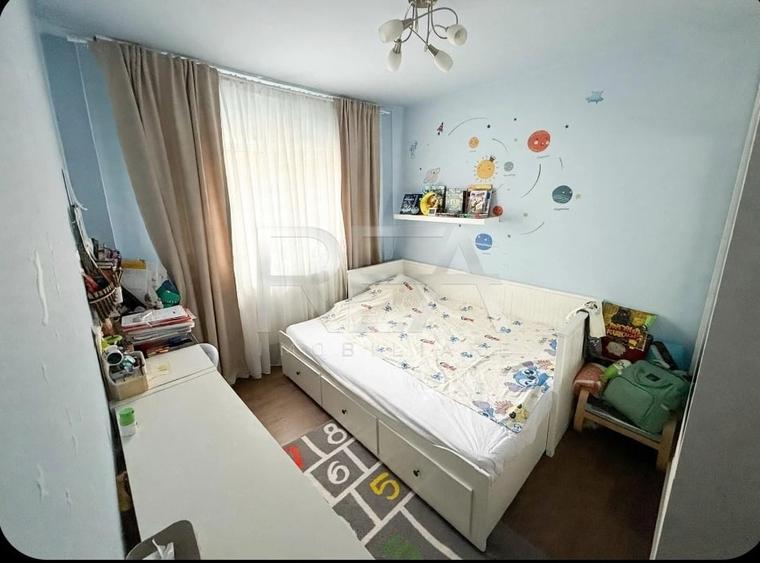 Apartament cu 4 camere semidecomandat, mobilat în Berceni
