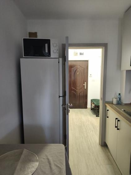 Apartament cu 2 camere semidecomandat în Podu Roș