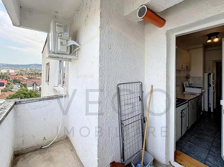 Garsonieră decomandată în Central