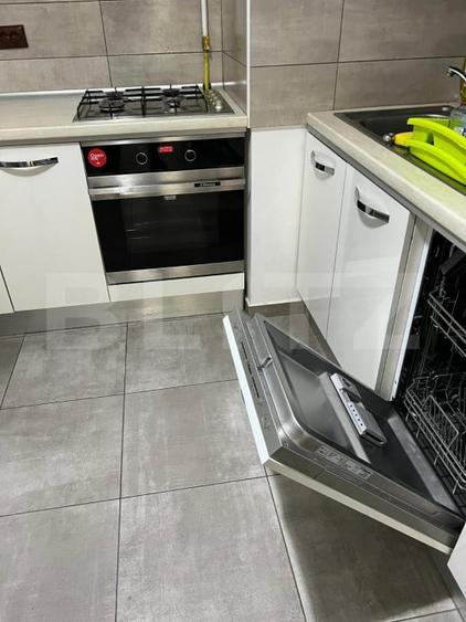 Apartament cu 2 camere semidecomandat, mobilat în Sopor