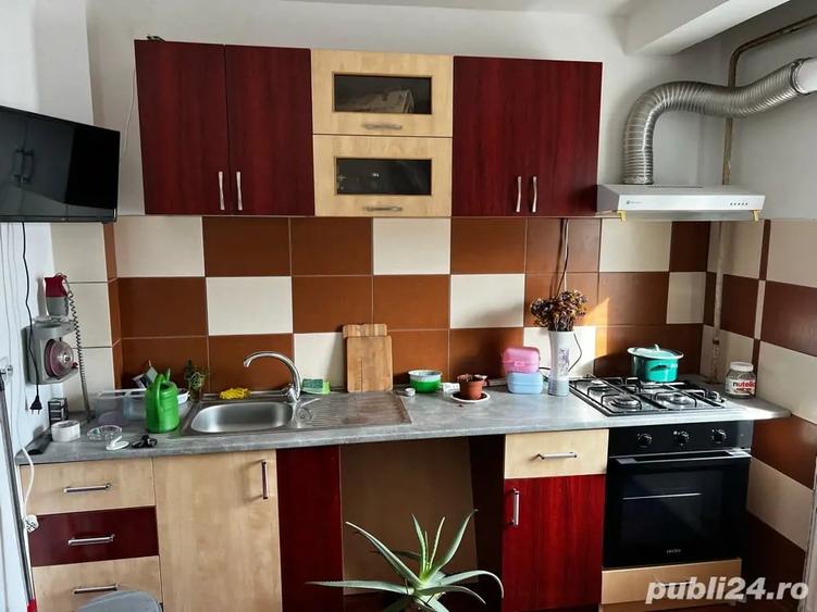 Apartament cu 3 camere decomandat în Tineretului
