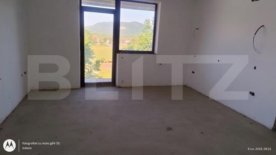 Casă individuală cu 5 camere cu Teren 560 Mp în Urișor