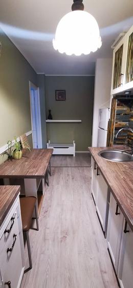 Apartament cu 2 camere decomandat în Tractorul