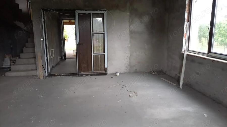 Casă cu Teren 1100 Mp în Mărtinești