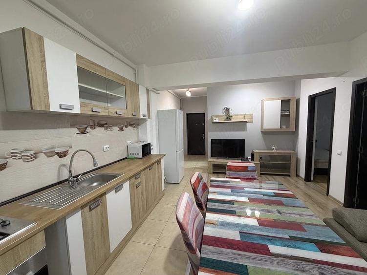 Apartament cu 3 camere semidecomandat în Rahova