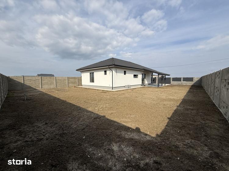 Casă cu 4 camere cu Teren 580 Mp în Sânmihaiu Român