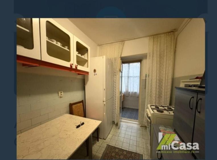 Apartament cu 3 camere decomandat în Micro 19