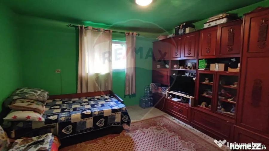 Casă cu 4 camere cu Teren 1710 Mp în Fonău