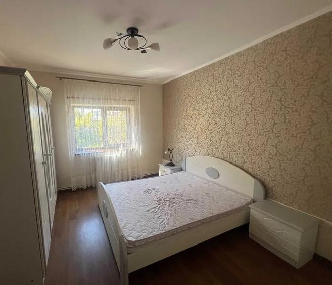 Casă cu 6 camere cu Teren 500 Mp în Lazu