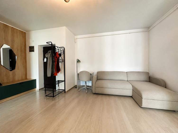 Apartament cu 3 camere semidecomandat în Sud