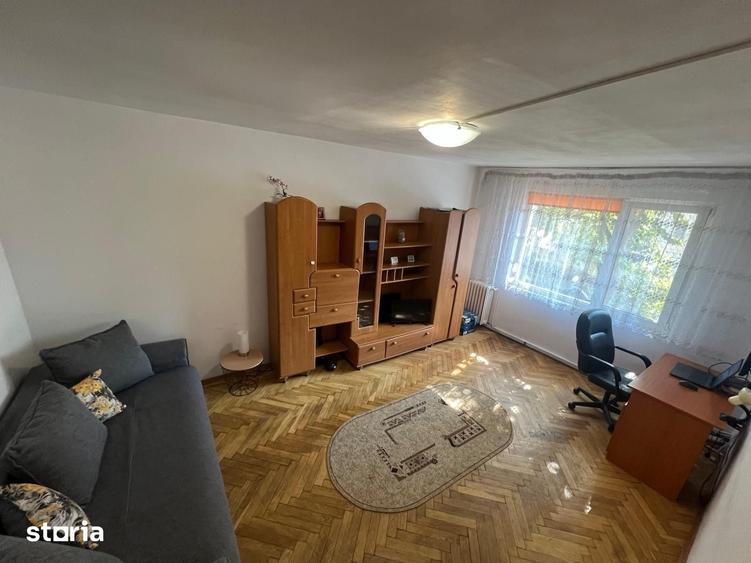 Garsonieră decomandată în Podu Roș