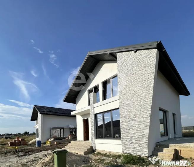 Casă cu 4 camere cu Teren 378 Mp în Clinceni