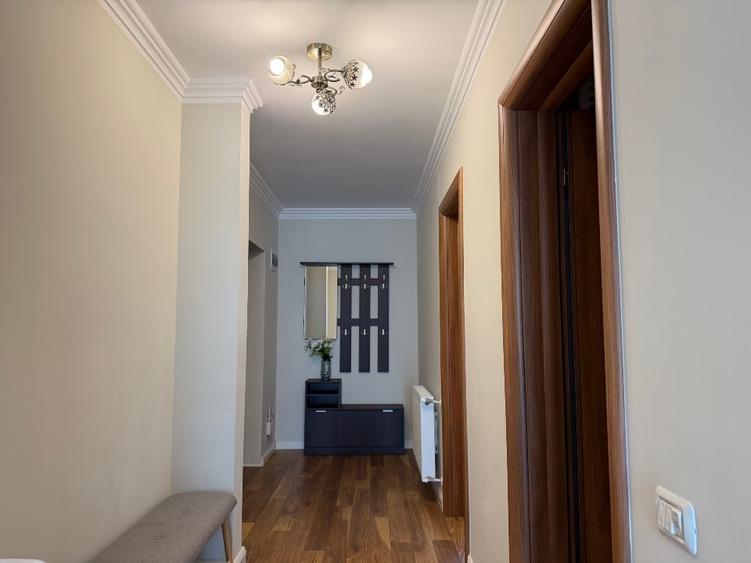 Apartament cu 2 camere semidecomandat, mobilat în Tractorul