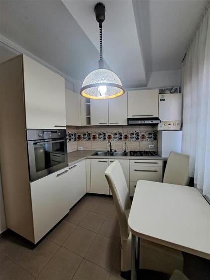 Apartament cu 4 camere decomandat, mobilat în Titan