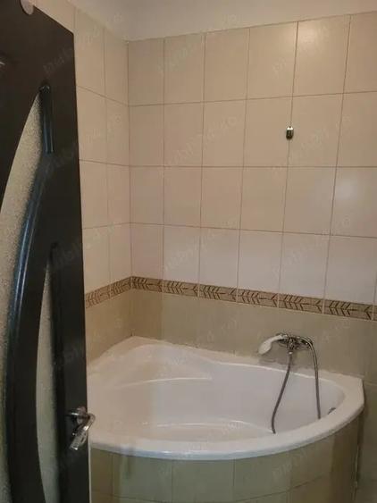 Apartament cu 2 camere decomandat în Roșu