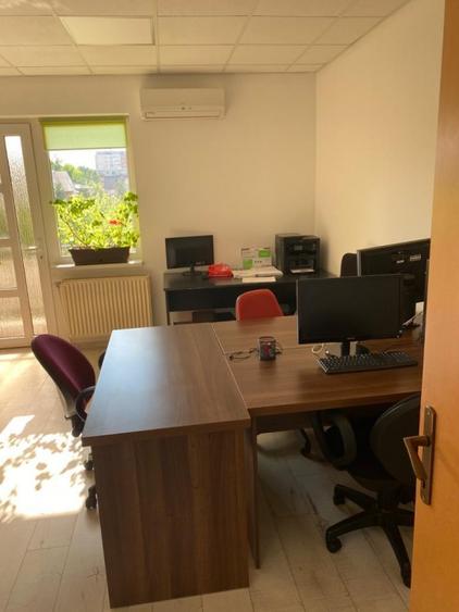 Casă individuală cu 14 camere cu Canalizare în Zorilor
