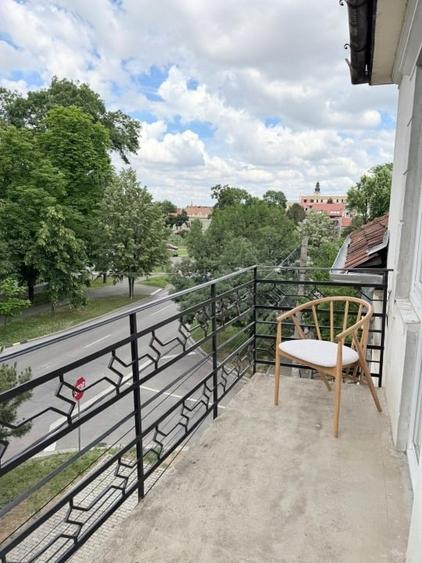 Apartament cu 3 camere semidecomandat, mobilat în Ultracentral