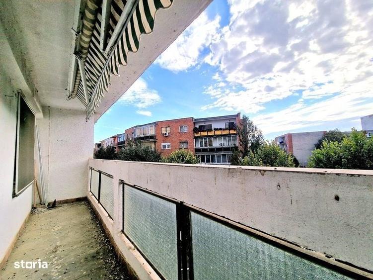 Apartament cu 3 camere decomandat în Polivalentă