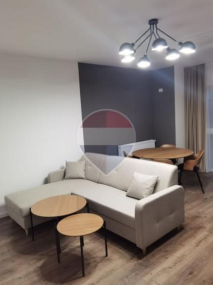 Apartament cu 2 camere decomandat, mobilat în Est