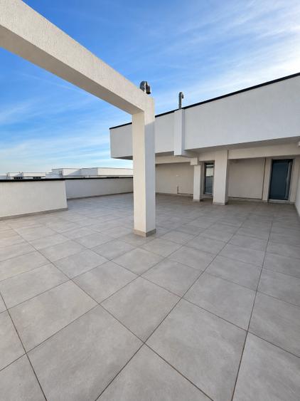 Penthouse cu 3 camere decomandat în Central