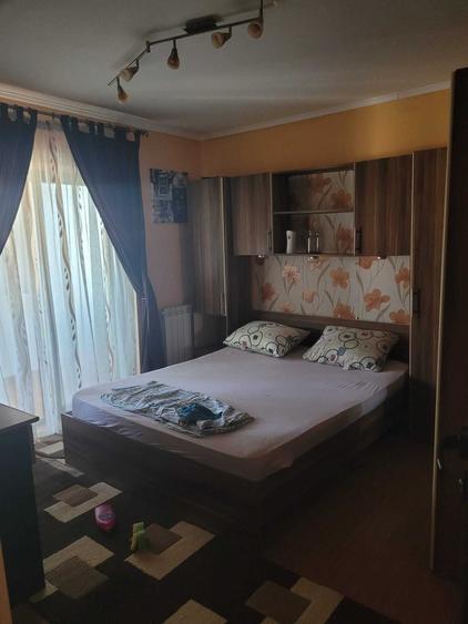 Apartament cu 3 camere decomandat în Calarași 4