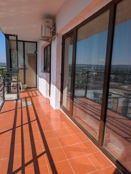 Apartament cu 2 camere semidecomandat, mobilat în 9 Mai