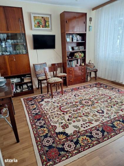 Apartament cu 3 camere decomandat în Sud