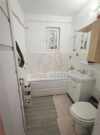 Apartament cu 2 camere semidecomandat în Filiași
