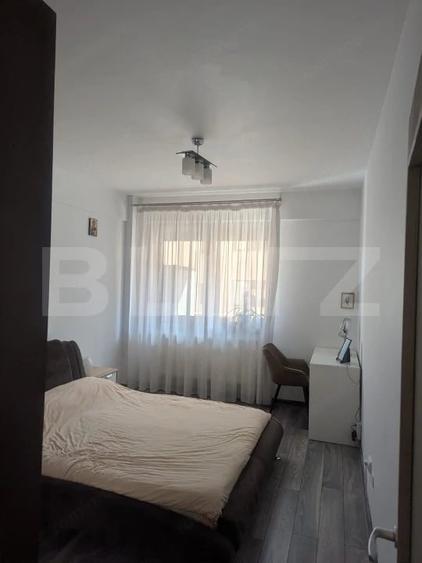 Apartament cu 4 camere semidecomandat în Filiași