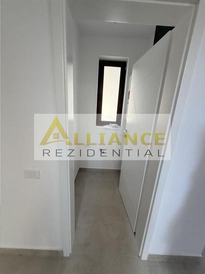 Casă individuală  5 camere 3 băi - 10