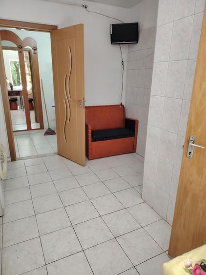 Casă cu 2 camere decomandat în Rahova