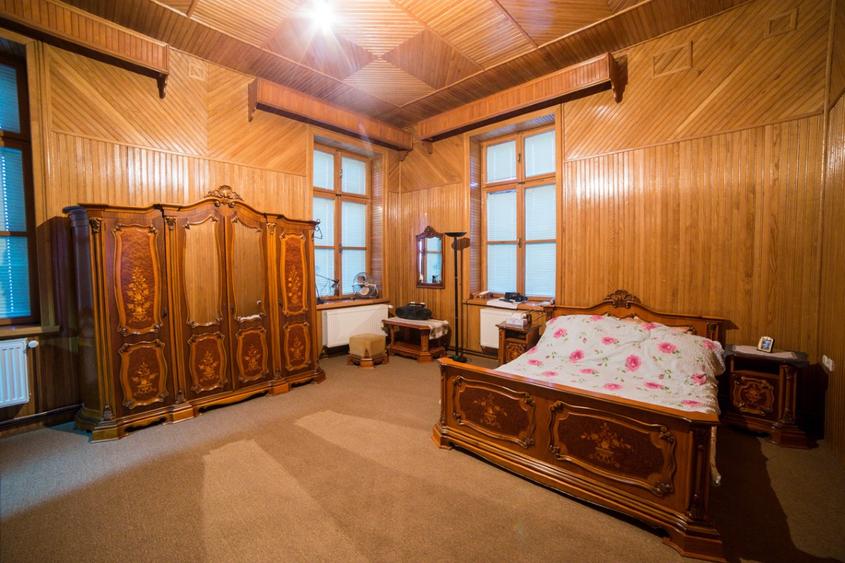 Casă individuală cu 6 camere cu Teren 11800 Mp în Șimand