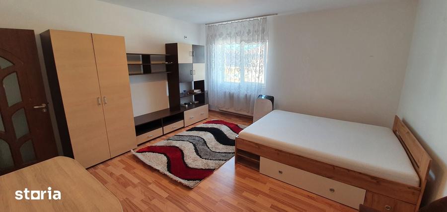 Garsonieră decomandată în Girocului