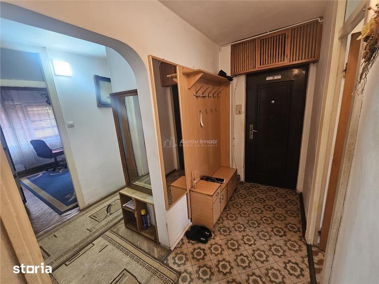 Apartament cu 4 camere decomandat în Central