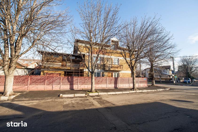 Casă cu 7 camere cu Teren 200 Mp în Central