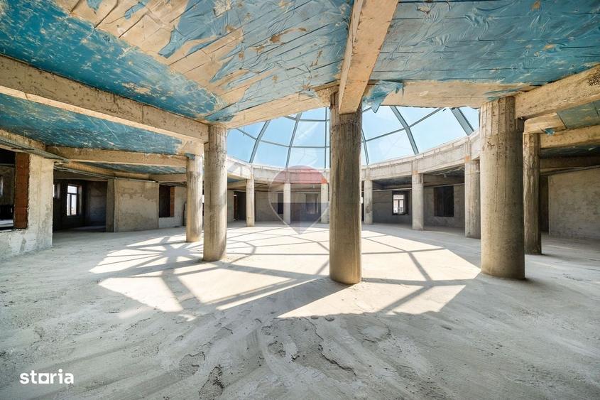 Spațiu comercial, de 2,439 mp, în Central