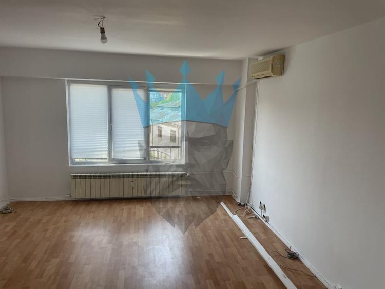 Apartament cu 3 camere decomandat în P-ța Alba Iulia