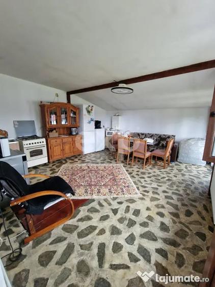 Casă cu 4 camere cu Teren 1200 Mp în Răzvad