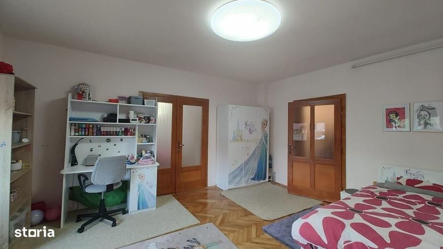 Casă cu 3 camere în Cărpiniș