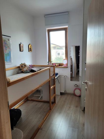 Apartament cu 4 camere decomandat în Dămăroaia
